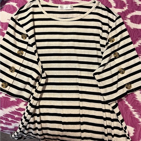 89+Madison Transitional Fall Top! - Picture 1 of 2